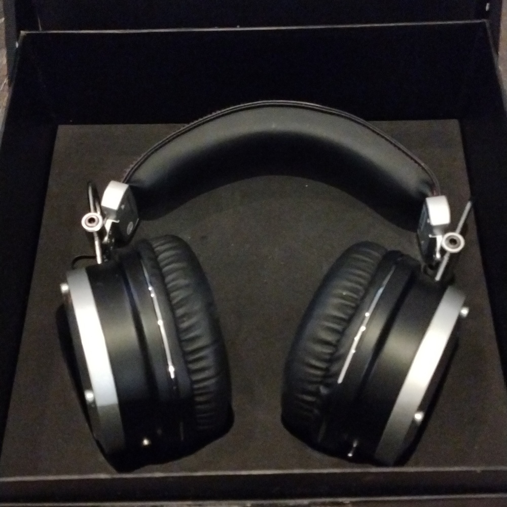 Avantone pro headphones with both cable